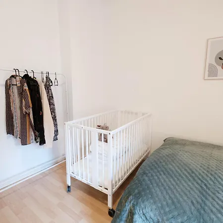 Central, Cozy & Family-friendly In Apartment