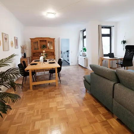 Central, Cozy & Family-friendly In Apartment
